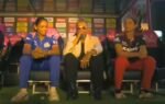 smriti mandhana and harmanpreet kaur with honey singh in the middle screengrab
