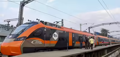 Vande bharat sleeper train.jpg