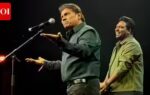 zakir khan bows to johnny lever