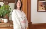 anne hathaway says she never expected to conceive naturally at 43