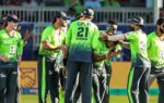 dasun shanaka getting congratulated by teammates