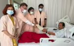 gitanjali angmo with sonam wangchuk at the hospital