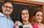 pusarala v sindhu with her parents photo credit sportstarthehinducom