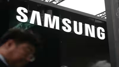 samsung clocks record high operating profit