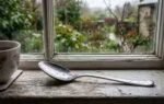 why are people putting a metal spoon in their window the science behind the viral trick