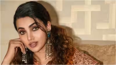 1786900897 deepika 7