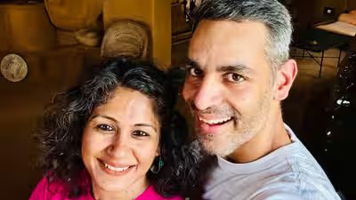 ankur warikoo with wife