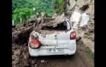 car hit by falling rocks in kullu