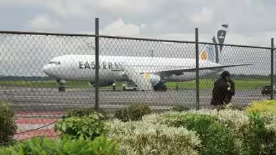 deportees from the united states arrive in liberia