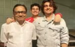 sonu nigam with his father agam kumar nigam