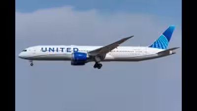 united airlines flight makes emergeny landing in las vegas nevada