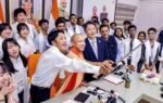 yogi adityanath meets students from india and japan