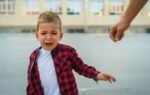 5 year old leaves texas school unnoticed stranger finds him crying blocks away