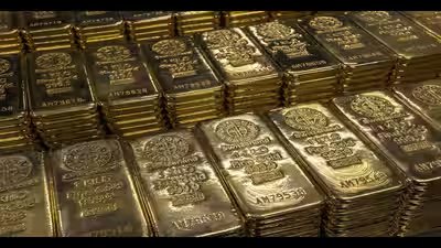 gold prices tumble as crude surge stronger dollar fuel rate cut worries