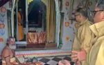 priest refuses to leave temple as mandakini swells