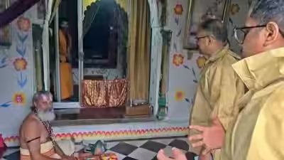 priest refuses to leave temple as mandakini swells