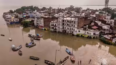 swollen ganga floods nearby areas