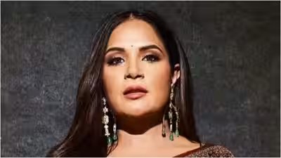 1791878623 deepika 2