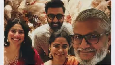 1793273384 deepika 7