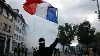 frances debt taxes and borrowing costs rise as economic growth slows