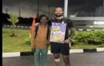 ravi with his fav cricketer hardik pandya in bengaluru