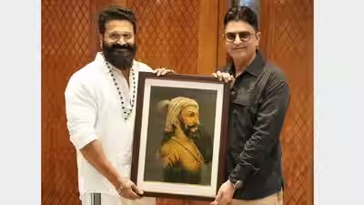 rishab shetty meets bhushan kumar and team