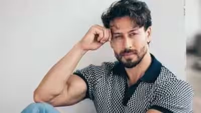 tiger shroff shooting case update mumbai police recover two firearms in surat