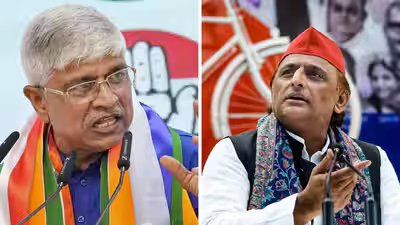 up congress in charge rajendra pal gautam and sp chief akhilesh yadav