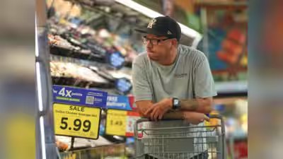 us consumers sentiment falls